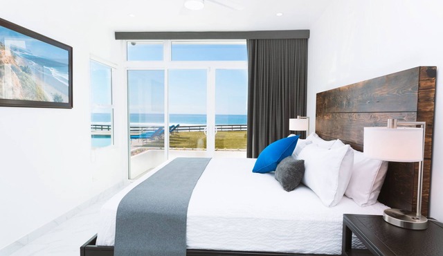 Oceanfront Villa Paz