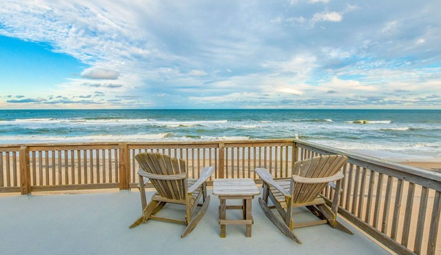 Oceanfront w/Hot Tub and Rooftop Deck - Panoramic Views!