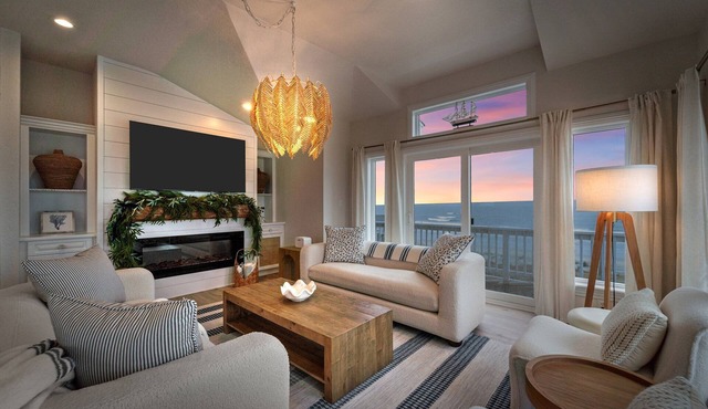 Oceanfront- walk to beach w/pool, hot tub and wrap around deck