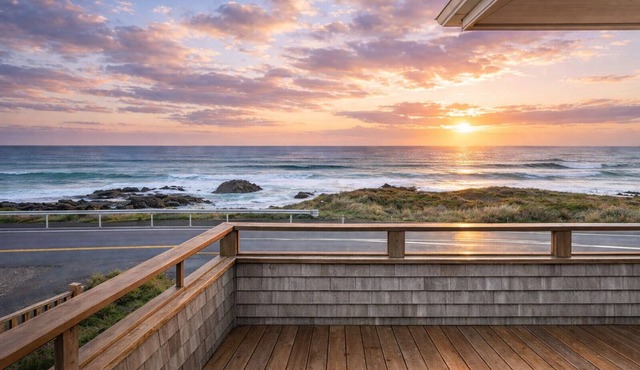 Oceanfront Yachats Retreat, Walkable, Hot Tub, Pet-Friendly with Fenced Yard