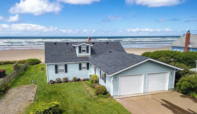 Oceanfront Yachats Retreat with Private Beach Access for 30+ Night Stays