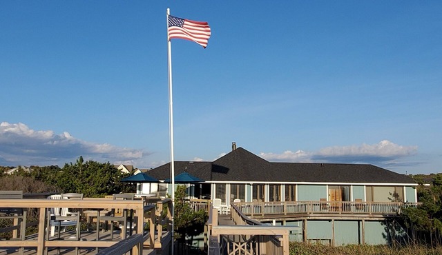 OCEANFRONT☆One level living w/ramp access to house & dune deck. Walk to dining!