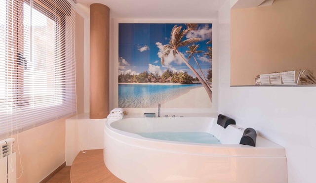 Oceania Loft with Jacuzzi