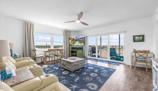 Oceanpoint 611 – Top-Floor Oceanview Condo w/Balcony & Rocket Views