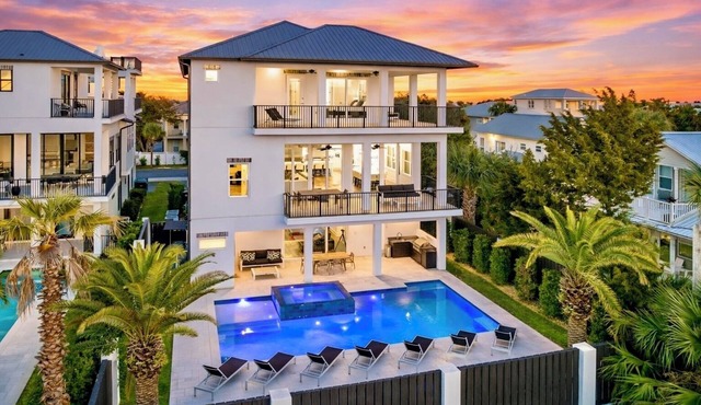 Ocean’s 10: Private Beach, Gulf Views, Heated Pool & Spa, Golf Cart, 8,200+ SqFt