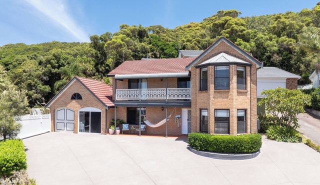 Oceans 21 Caves Beach 5BR Sleeps 13 Ocean Views