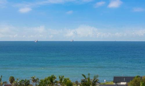 Oceans 21 Caves Beach