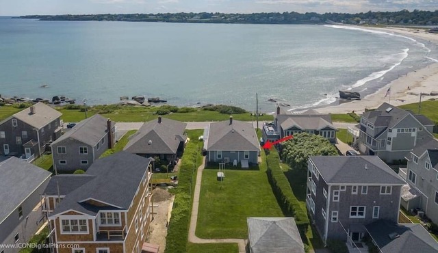 Oceanside 2 bedroom cottage - unobstructed sea view and walk to beach!