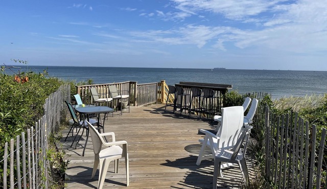 Oceanside 3 story condo w/ private beach access 2BD/1 Full, 2 1/2 BA