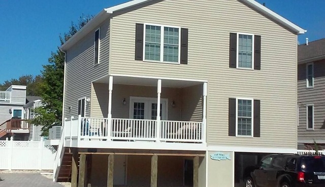 Oceanside 4BR 2.5BA, 1 block to beach