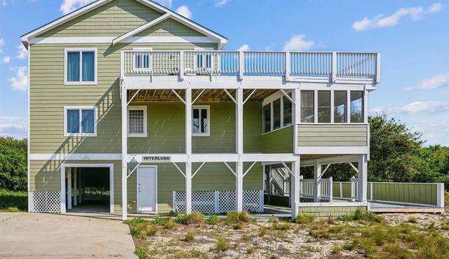 Oceanside.500 feet to beach access! Lovely home!