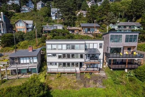 Oceanside 6 Bedroom Coastal Vista House