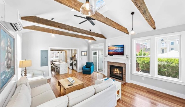 Oceanside 6 Bedroom and 4 Bath Home with pool! Sept. 14/15 weekend available!