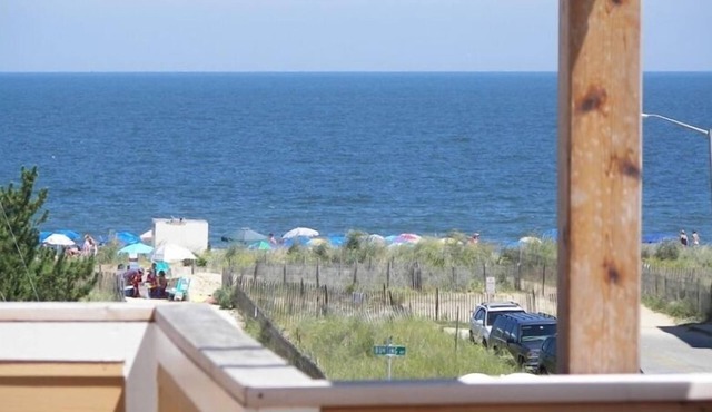 Oceanside Amazing Home in Beaches of Fenwick Island. 6 Bedrooms/4.5 Baths
