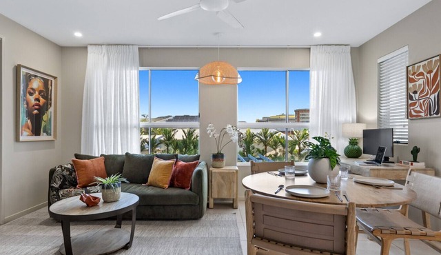 Oceanside at 201 Lake Street- Stylish Urban Retreat: Prime Location Steps from the Esplanade!