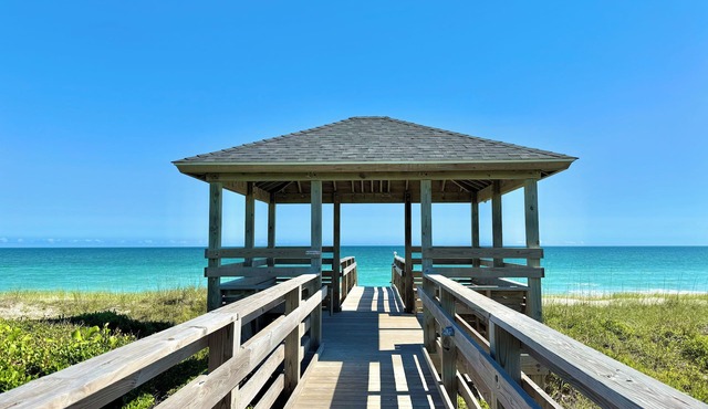 OCEANSIDE COMMUNITY 2nd Floor Private Beach Access Pool Kitchen BBQ Grills