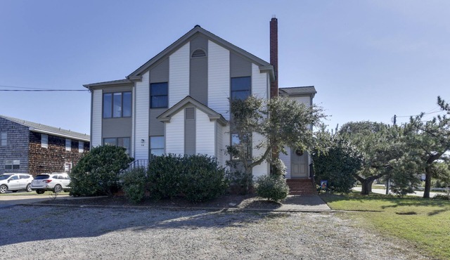 Oceanside Condo, 4 Bedrooms + Convertible bed(s), 3 Baths, (Sleeps 10)