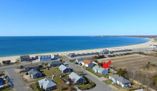 Oceanside Cottage condo next to beach 2bedroom 1bath for 4-6 people