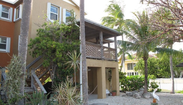 Oceanside Cozy 2-bedroom condo/townhouse w/WIFI, AC in Key Largo