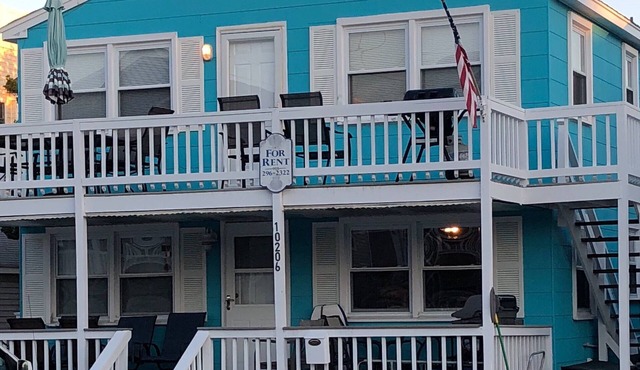 Oceanside Duplex-7 Homes to Beach (2nd Floor Only) Weekly Rental Only