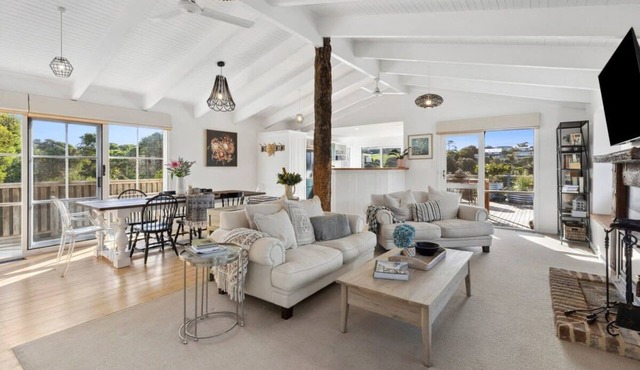 Oceanside Haven: With Fire and lake views.