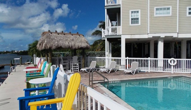Oceanside home, dock,kayaks,bikes,pool,fishing,109