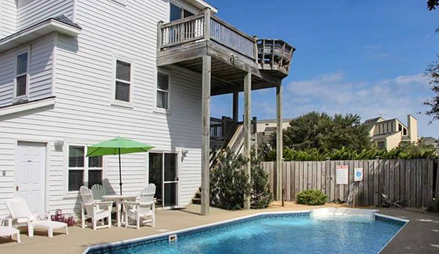 Oceanside home with private saltwater pool, hot tub & rec room with pool table