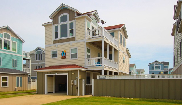 Oceanside home with private hot tub, central AC, fireplace, and pool access