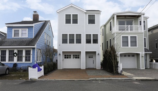 Oceanside home with plunge pool! Pet friendly!