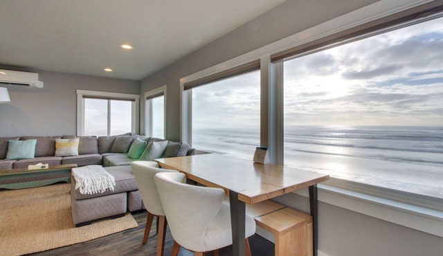 Oceanside Inn 1: Oceanfront w/2 primary suites!