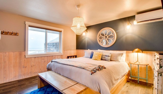 Oceanside Inn #9 - Upstairs Studio