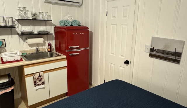 Oceanside Motel Room! The best surfing on the coast!