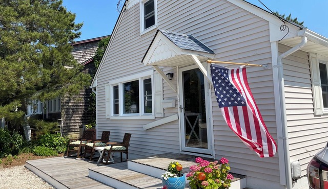 Oceanside, Oversized Cape-Rent Sunday to Sunday in beautiful Brant Beach