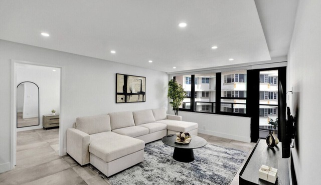 Oceanside Paradise Escape/Spacious & Scenic/Resort amenities, Pools, Bar, Sauna 1514