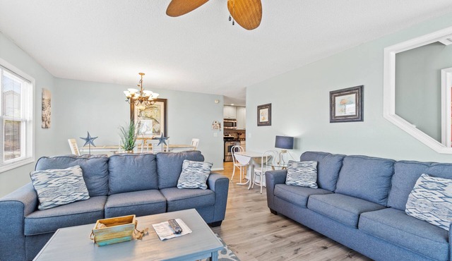 Oceanside/Private Beach Walkway no streets to cross-Sleeps 14, Upscale, Pool
