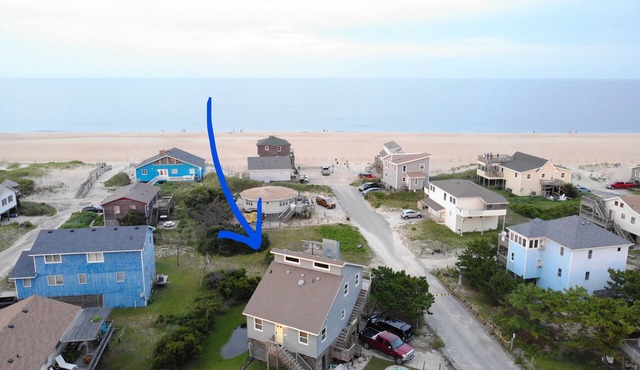 OCEANSIDE PRIVATE STREET WITH AMAZING OCEAN VIEWS! JUST STEPS FROM THE BEACH!