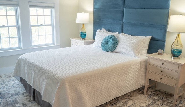 Oceanside queen room with lounge area!