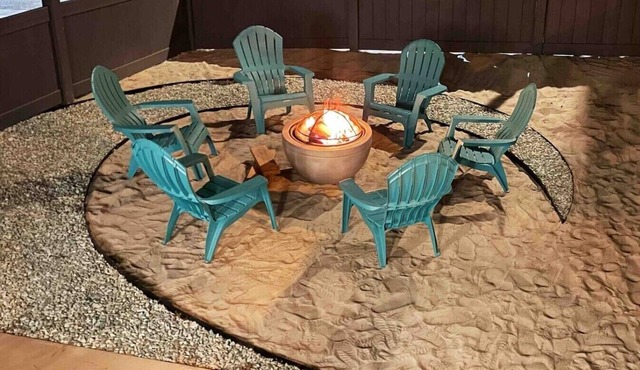 Oceanside Retreat | 2 houses | 1.5 mi to the beach