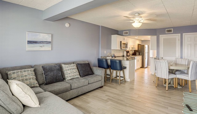 Oceanside Retreat in Mantoloking: Walk to Beach!