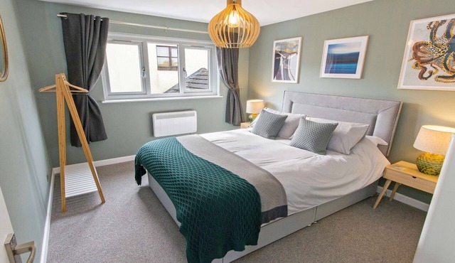 Oceanside | Sleeps 6 |Walk to Beach & Stylish