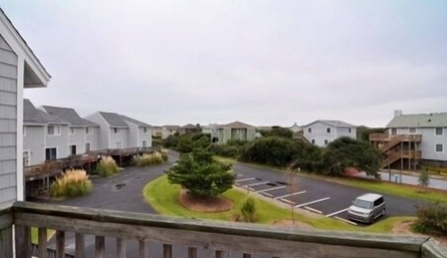Oceanside townhome in the charming village of Duck North Carolina