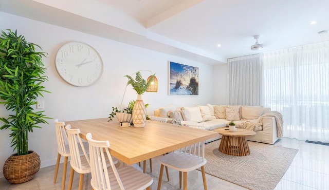 Oceanus oasis at Bokarina Beach -stunning modern coastal apartment