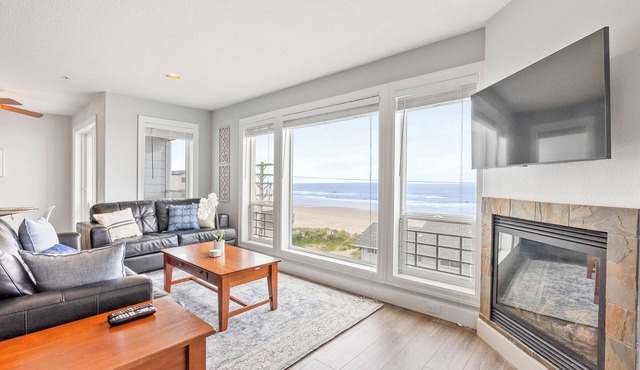 Oceanview 2-bedroom Penthouse Steps to the Beach