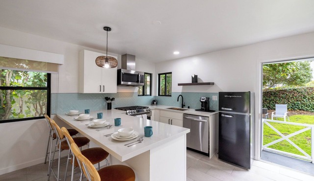 Oceanview 2-bedroom Cottage with WiFi, AC and Full Kitchen in Pismo Beach, CA