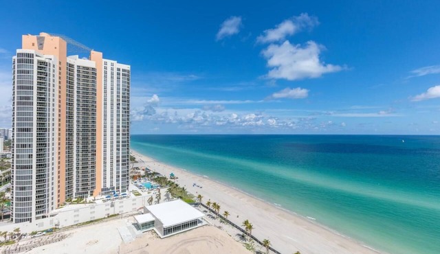 Oceanview Apt at Marenas Resort, Sunny Isles Beach with Direct Beach Access!