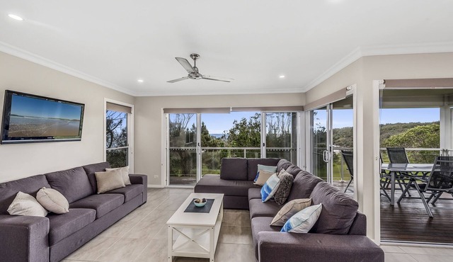 Oceanview Beachfront - 11B Fuller St