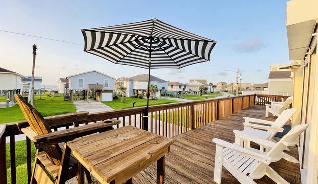 Oceanview Beach House - steps from the beach, really close to Galveston. TipSea!