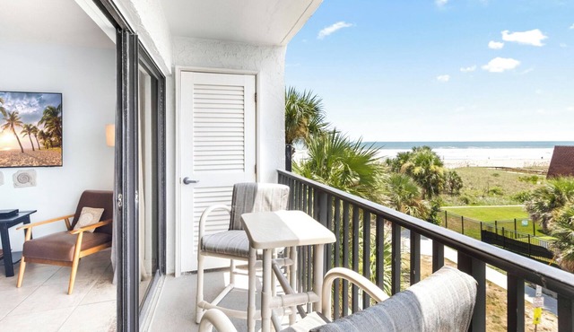 Oceanview Condo Next to Cocoa Beach Pier w/Heated Pool, BBQ Grills & Rooftop Access ☀️