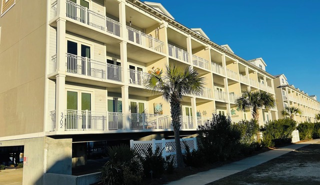 OceanView Condo with Pool and Hot Tub
