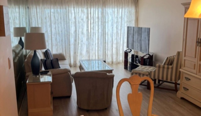 Oceanview condo with stunning sunsets, pool, and ameneties, in delightful Naples